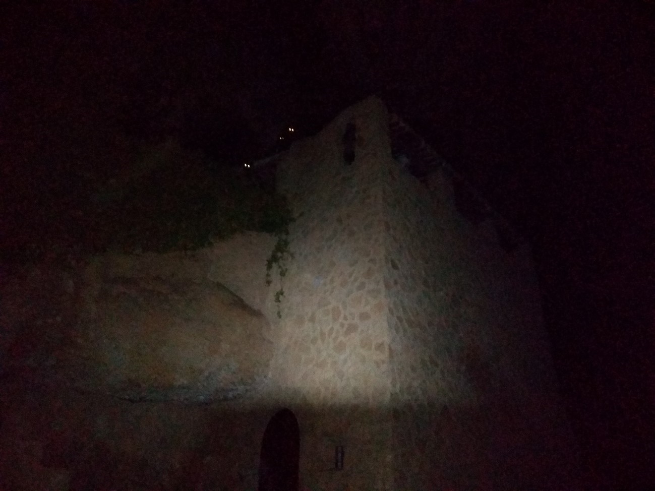Ermita de Sant Salvador by night (foto mía)